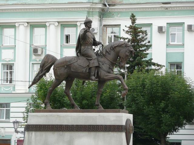 Прогулки по городу. г. Тверь. Памятник Михаилу Ярославовичу Тверскому.